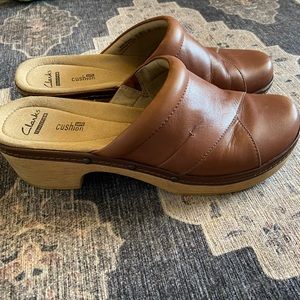 Clarks Preslet Tan Leather Lightweight Comfort Clog in Size 10